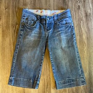 Light blue Bermuda shorts